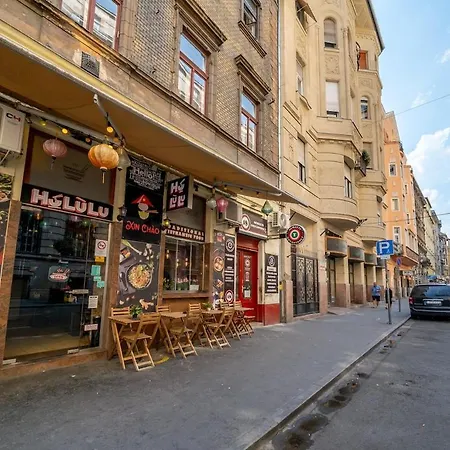 Nightlife Nest Daire