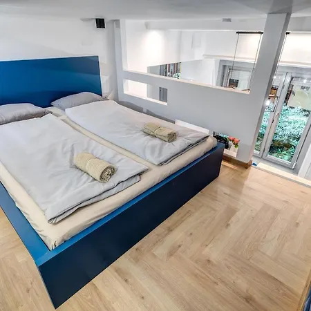 Апартаменты Nightlife Nest