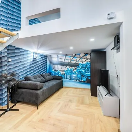 Апартаменты Nightlife Nest *