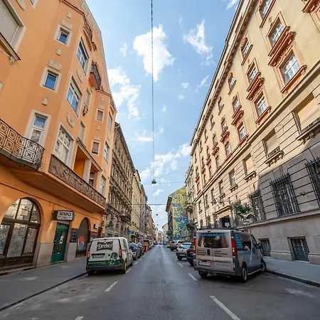 Апартаменты Nightlife Nest *