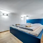 Nightlife Nest *