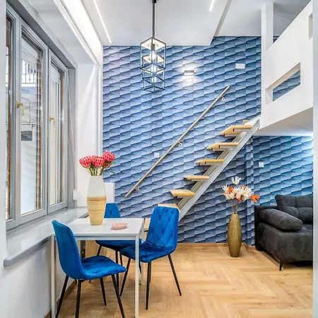 Nightlife Nest Apartment *